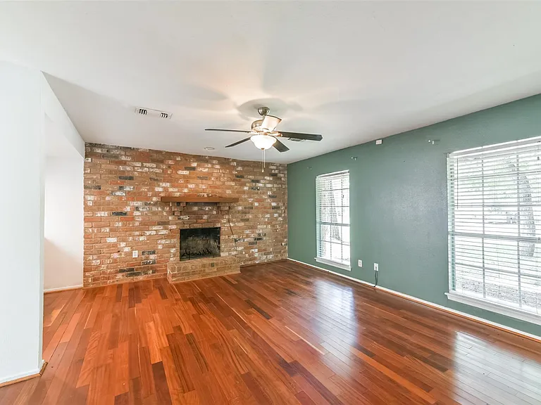 2203 Riverford Dr — Photo 2