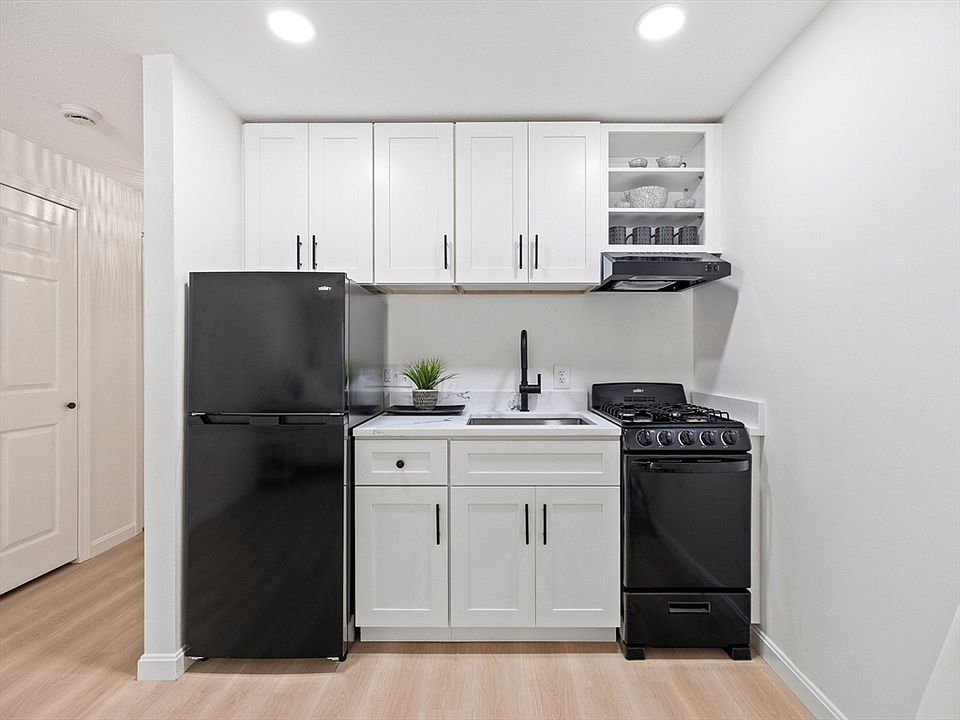 1st image of 2 Greenbriar Dr APT 103