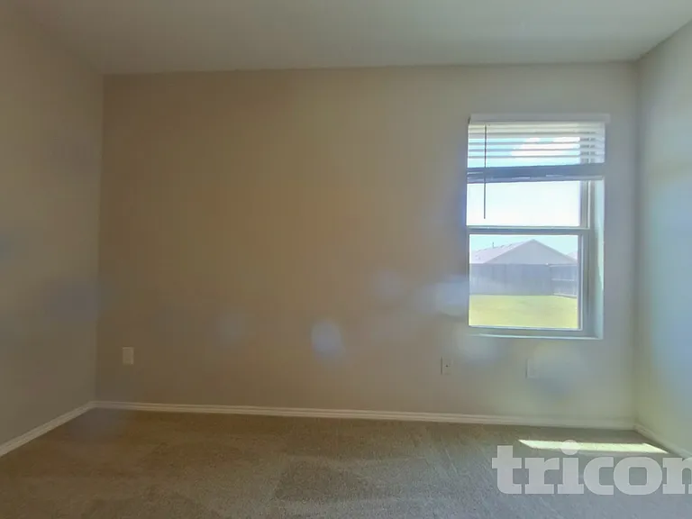 405 Falling Star Dr — Photo 7