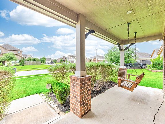 3rd image of 5943 Pearland Pl