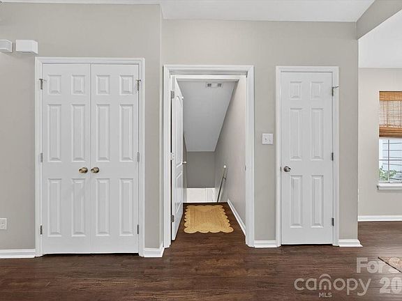 5th image of 9457 S Vicksburg Park Ct