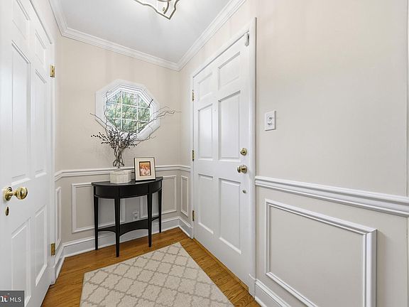 2nd image of 18803 Crofton Rd