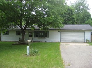 65665 Kenyon Ave, Hartford, MI 49057
