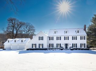 8 Palmer Ct, Ridgefield, CT 06877