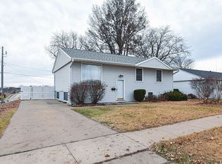 1709 Sharon Dr, Dubuque, IA 52002