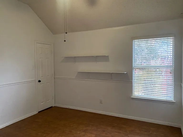 836 Mullrany Dr — Photo 14