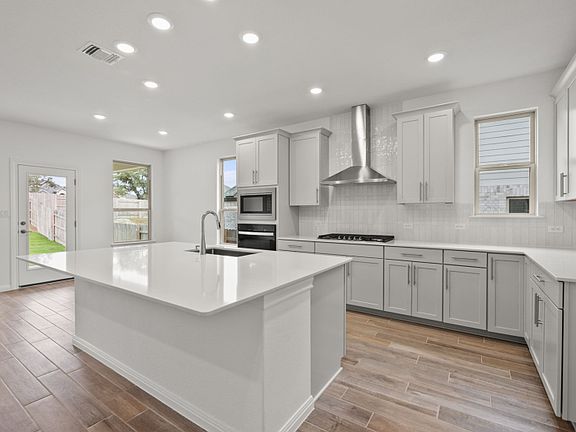 Eat-In Kitchen Island