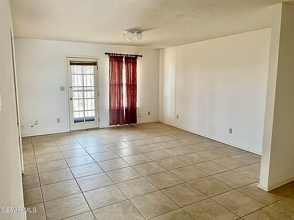 3rd image of 4006 Skyline Ave #B