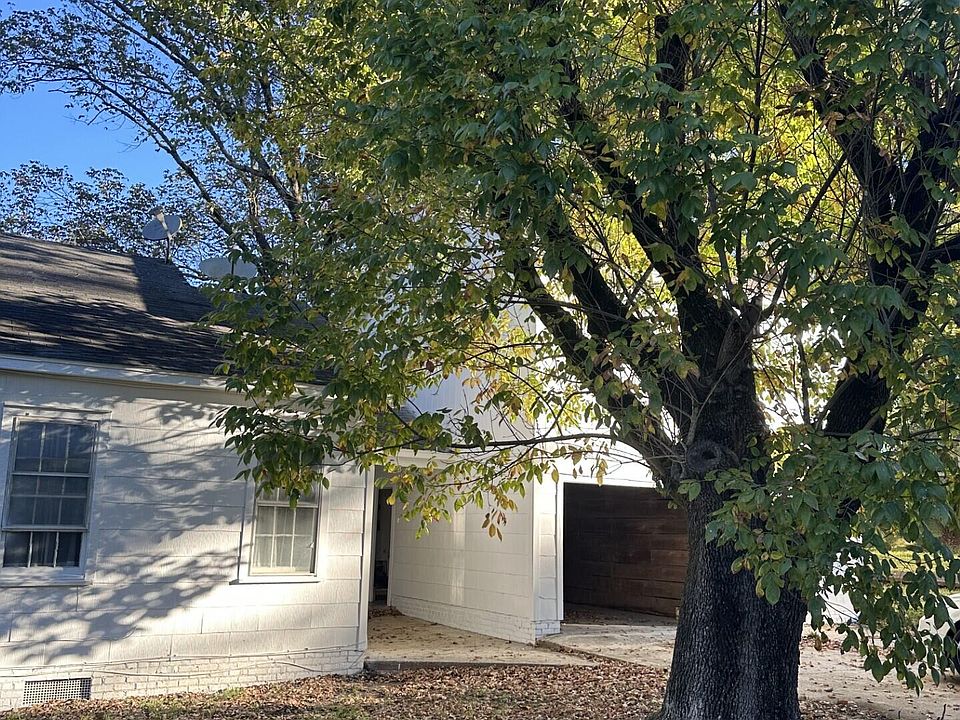 2nd image of 202 N Spring Ave