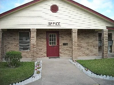 Building Photo 4