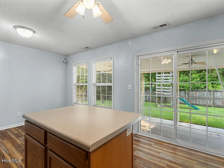 101 Barrington Ct — Photo 6