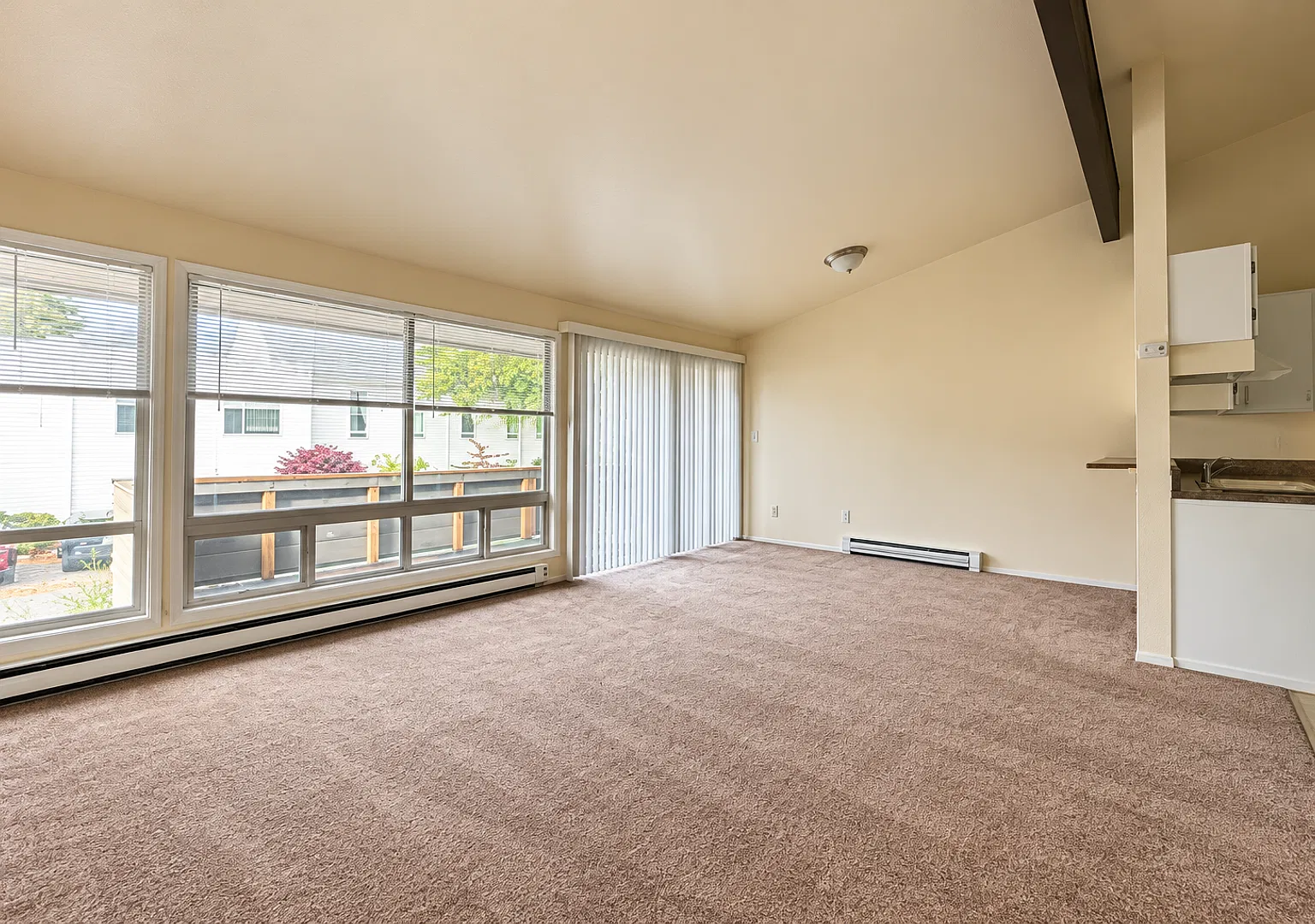 Save $600! Bright 1br Near Green Lake & Northgate Ends Oct 19 — Photo 1