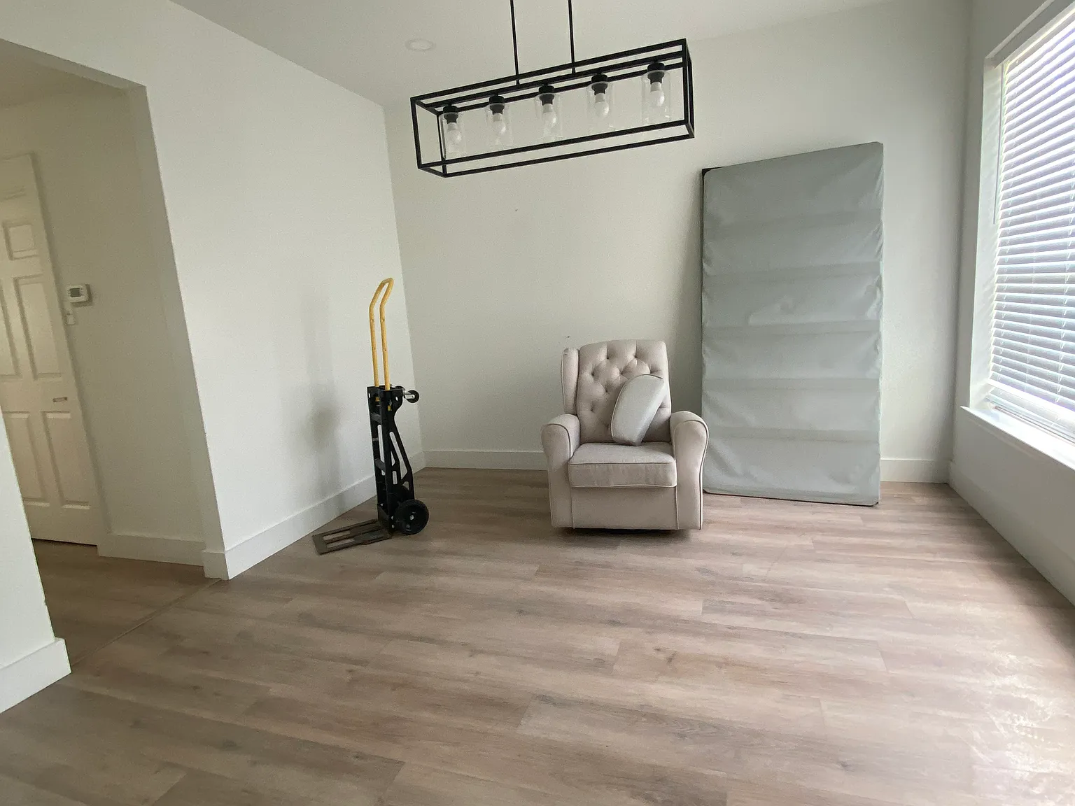 4 bed, 2.5 bath, 2839 sqft, $2,800 — Photo 3