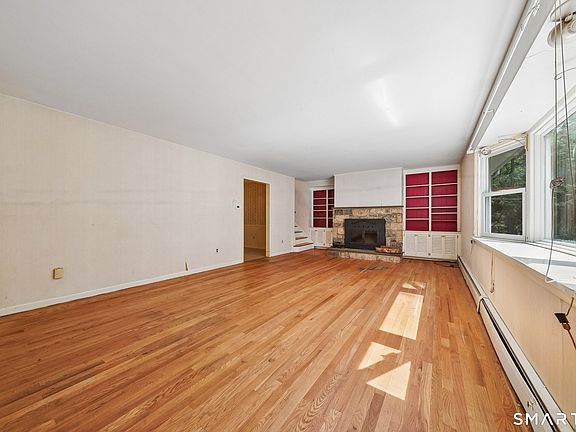 5th image of 112 Grumman Avenue