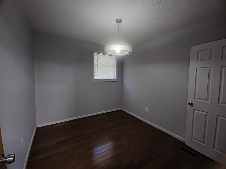 2317 Roslyn Ave — Photo 8