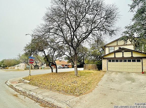 4th image of 9595 Cloverdale
