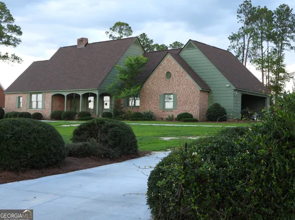 220 Lake Shore Dr, Alma, GA 31510