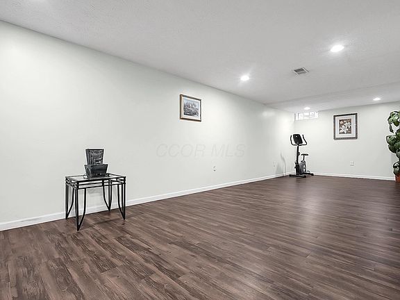 4th image of 97 Stornoway Dr W