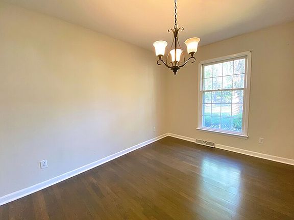 5th image of 405 Pinehurst Ave