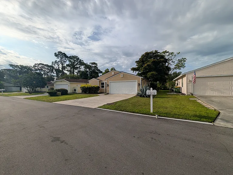 517 Bearded Oaks Cir — Photo 4
