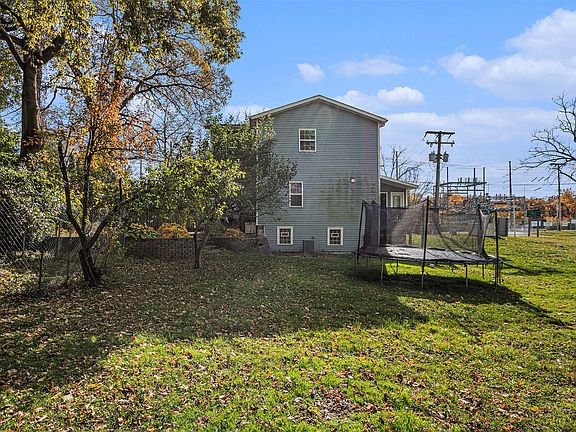 5th image of 111 Reed St