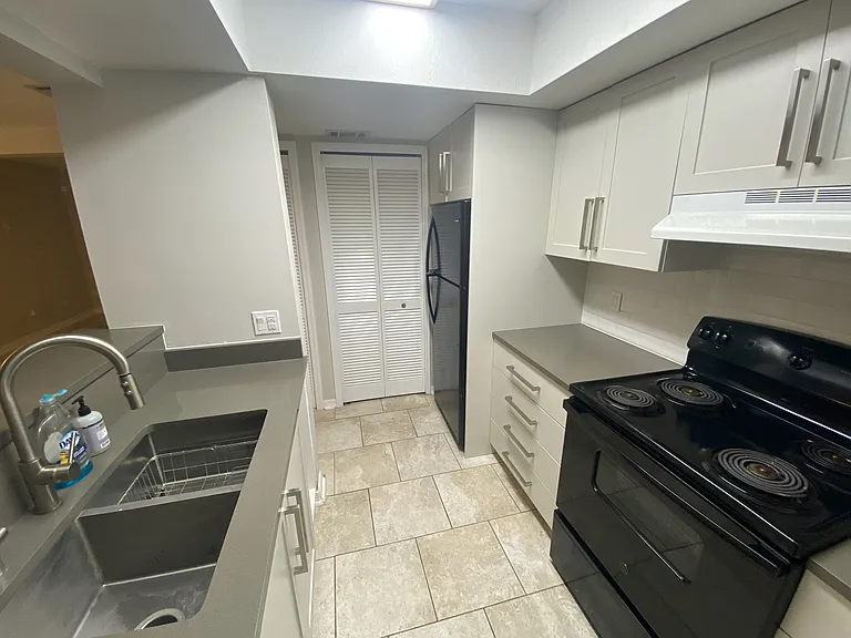 900 SW 62nd Blvd #D27 — Photo 6