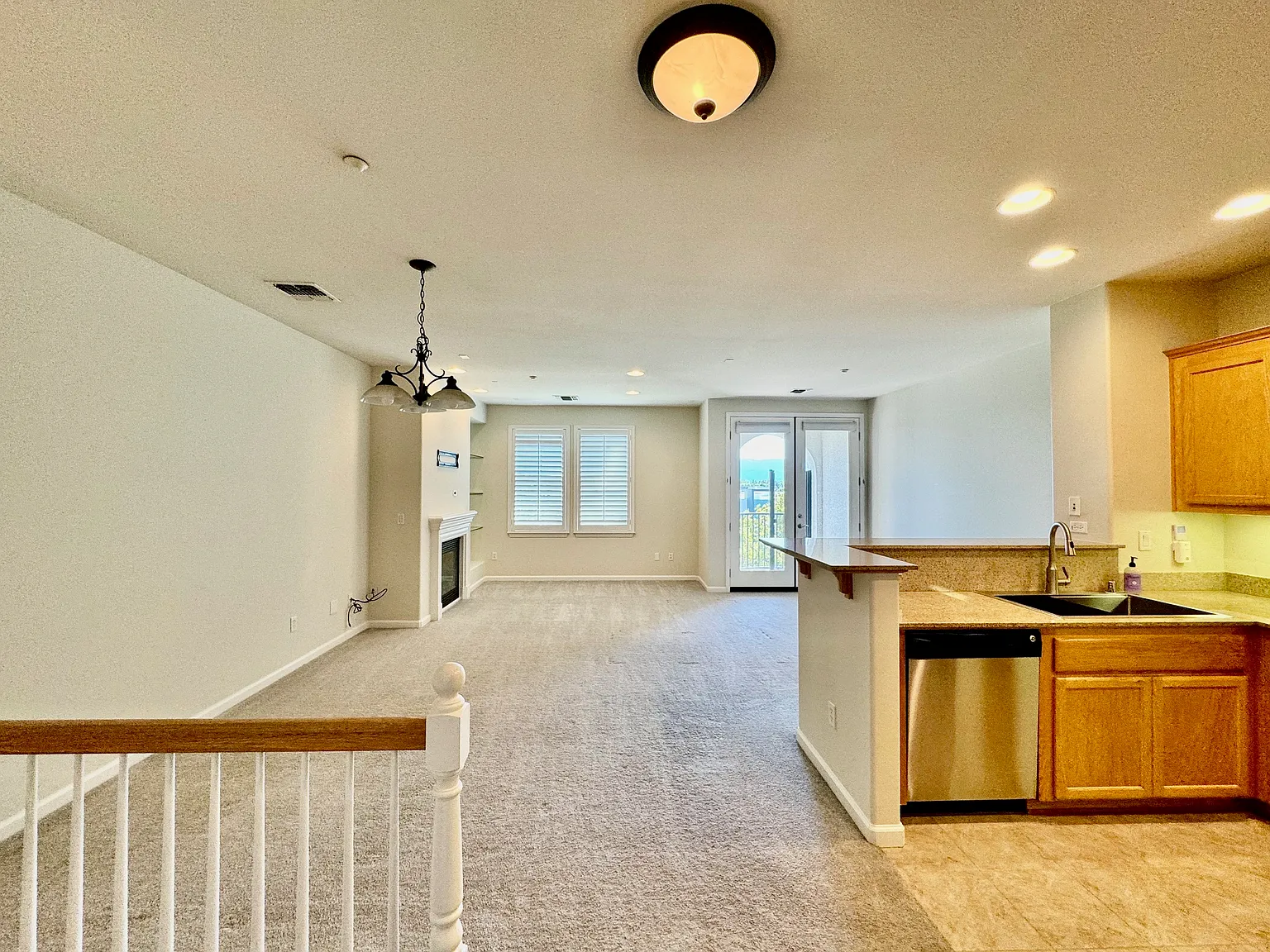 2 bed, 2.5 bath, 1300 sqft, $3,100 — Photo 4