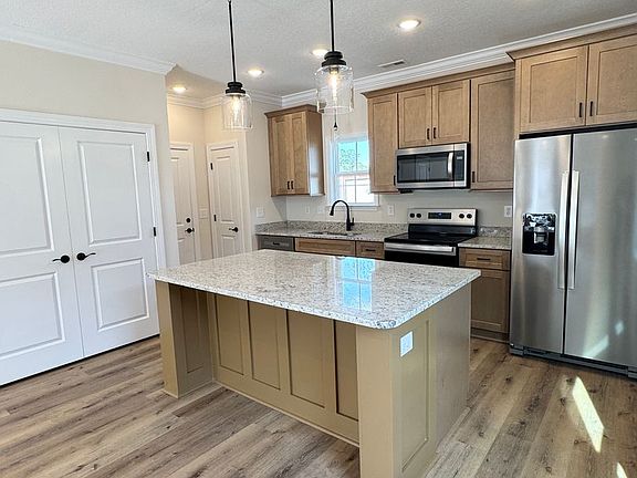 4th image of 101 Charlton Ct