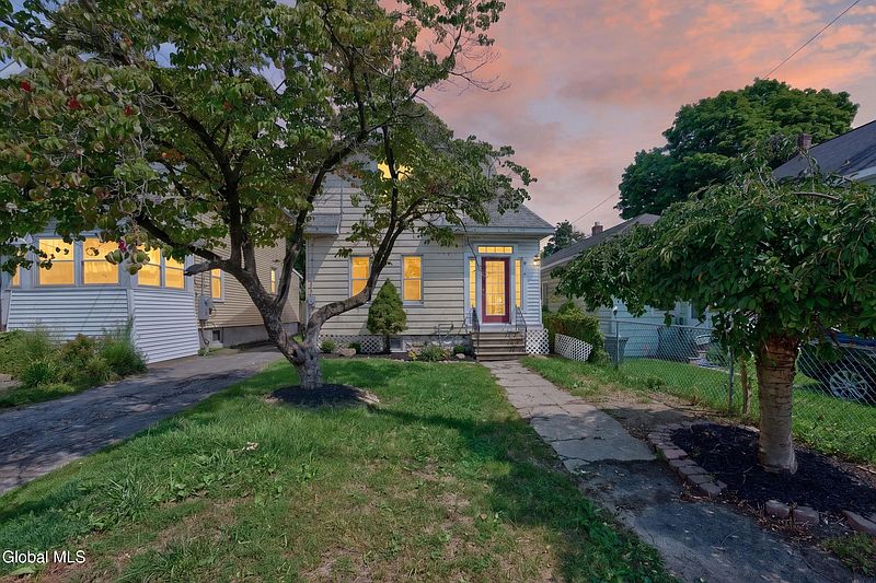 2nd image of 7 Lawn Avenue