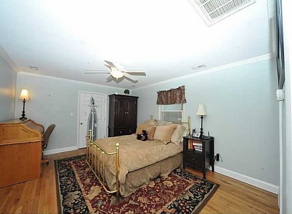 5th image of 6206 Richmond Cres