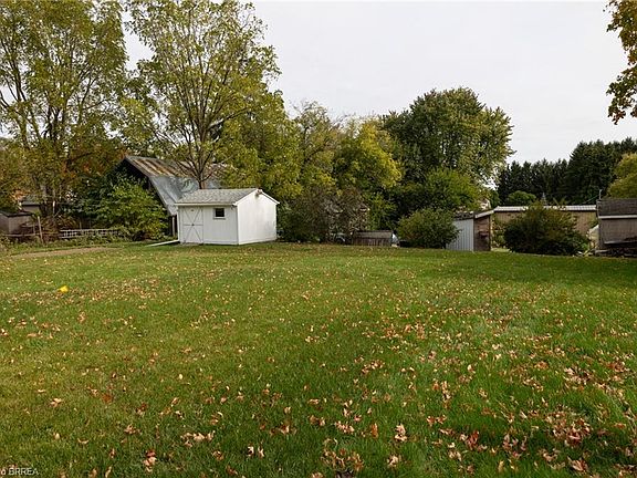 5th image of 60 Simcoe St