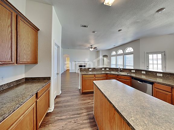 4th image of 1706 Griffin Ln