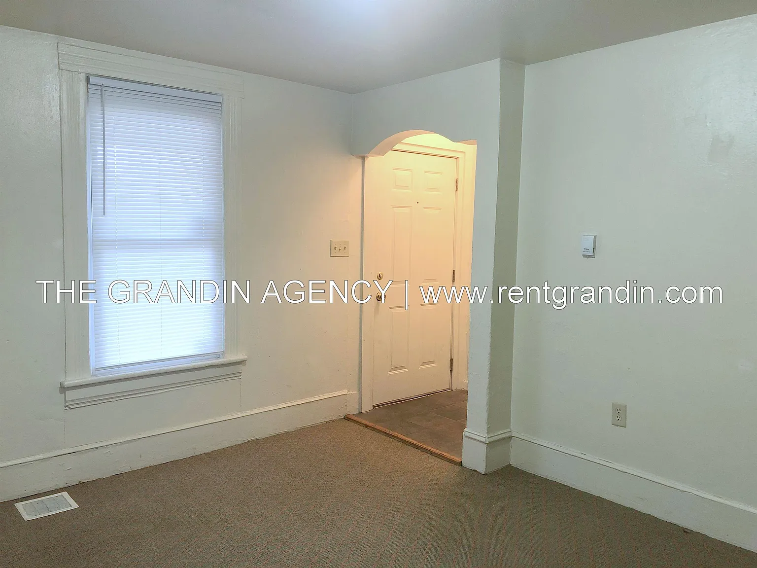 922 12th St SE - A — Photo 3