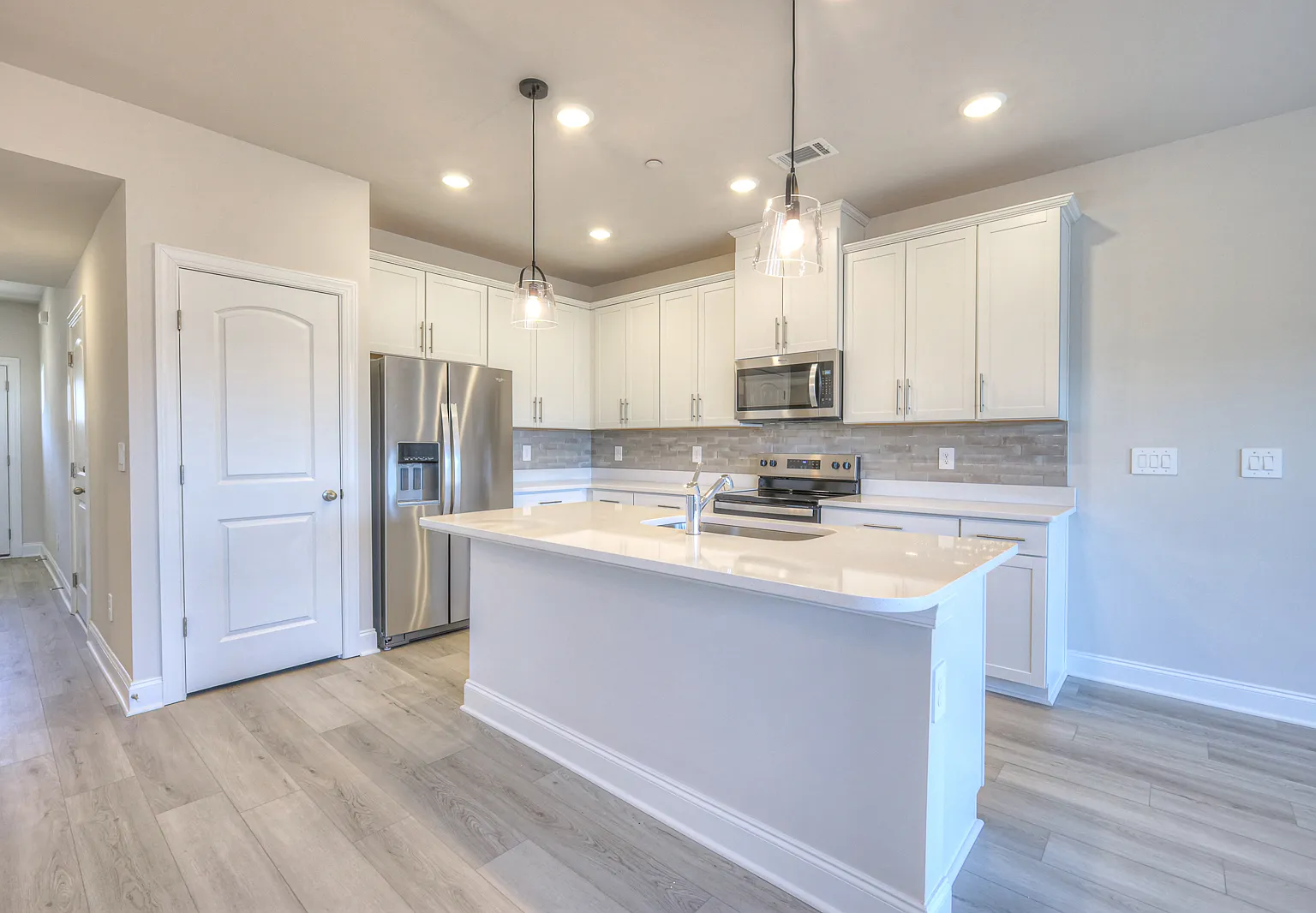 3 bed, 2.5 bath, 1656 sqft, $2,150 — Photo 2
