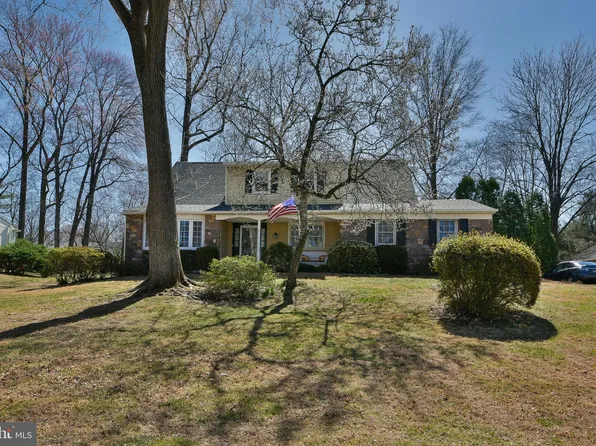 60 Fawn Dr, Holland, PA 18966