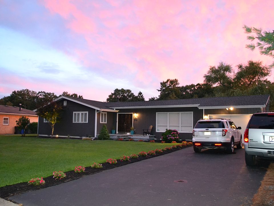 1st image of 876 Brookside Dr