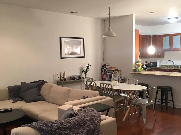 1513 N Milwaukee Ave — Photo 4