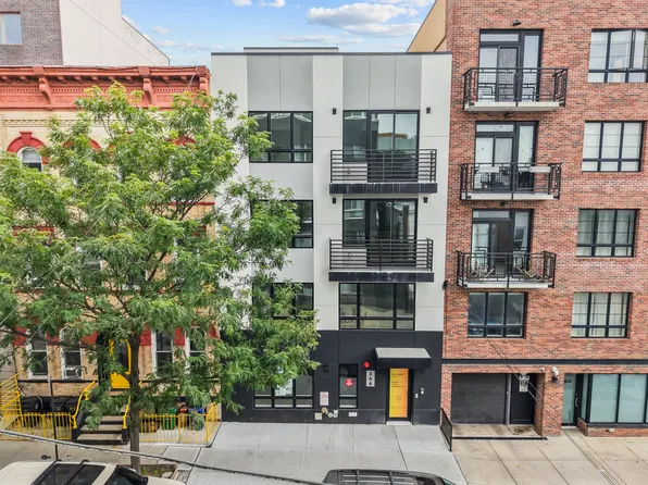 366 Harman Street image 2 of 12