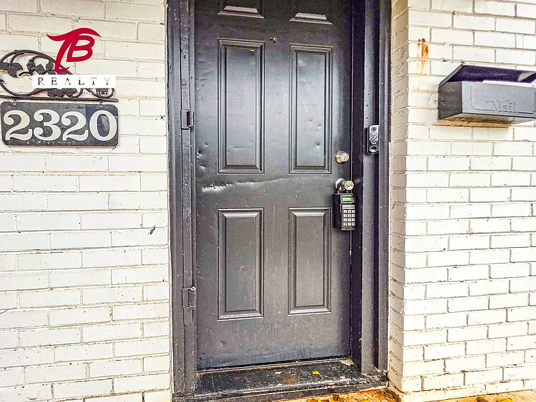 2320 NE 20th St — Photo 26