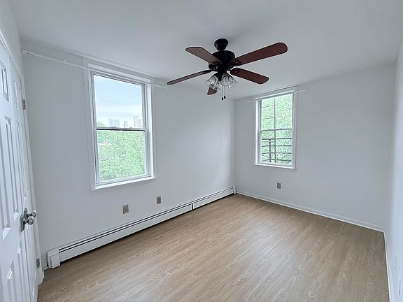 5th image of 234 6th St APT 10