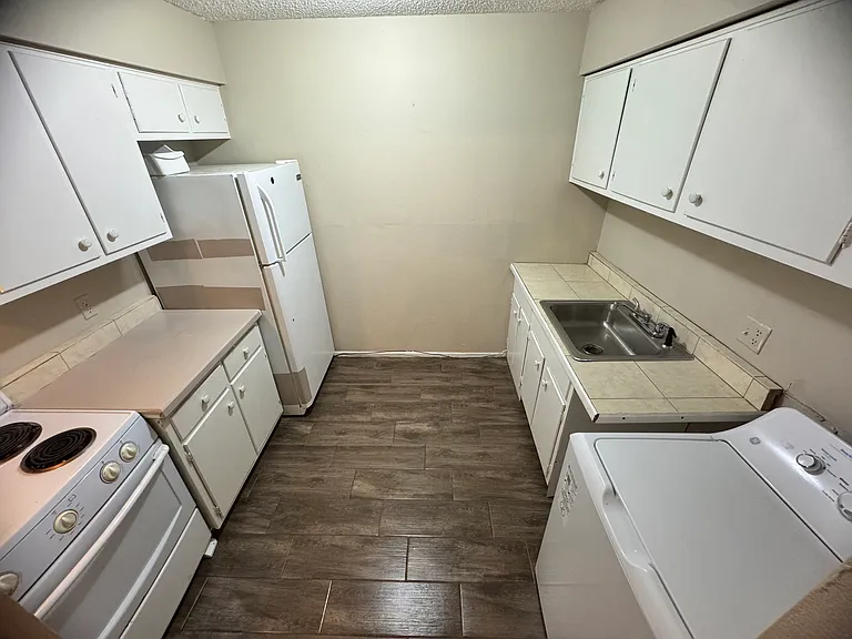 680 Sharp Ln #106 — Photo 3