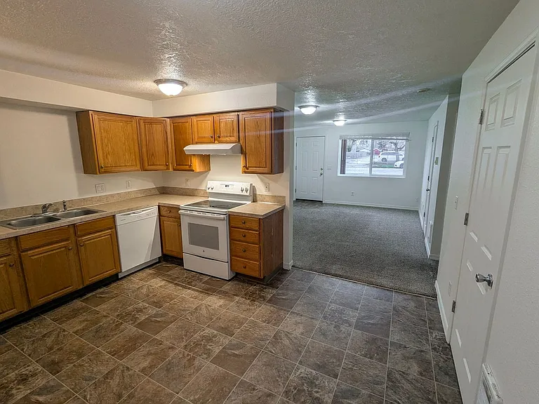 3426-3442 Hadley St NE — Photo 14