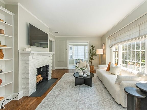 5th image of 19 Carolin Rd