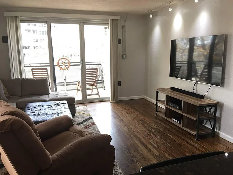 1336 N Logan St #302 — Photo 5