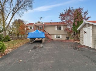 225 Fossil Cove Ln, Wilmington, IL 60481