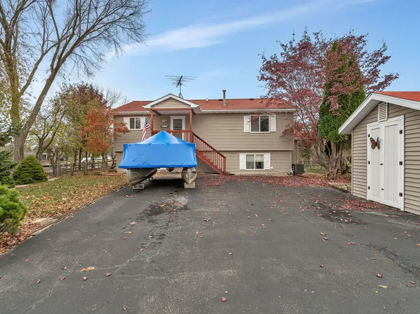 225 Fossil Cove Ln, Wilmington, IL 60481