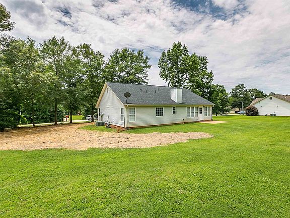 3rd image of 135 Crooked Creek Dr