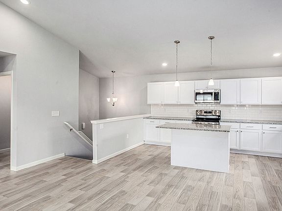 4th image of 208 Wildflower Dr