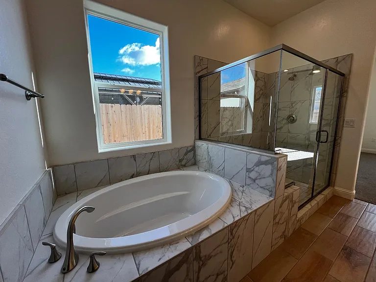 2112 Daffodil St — Photo 10
