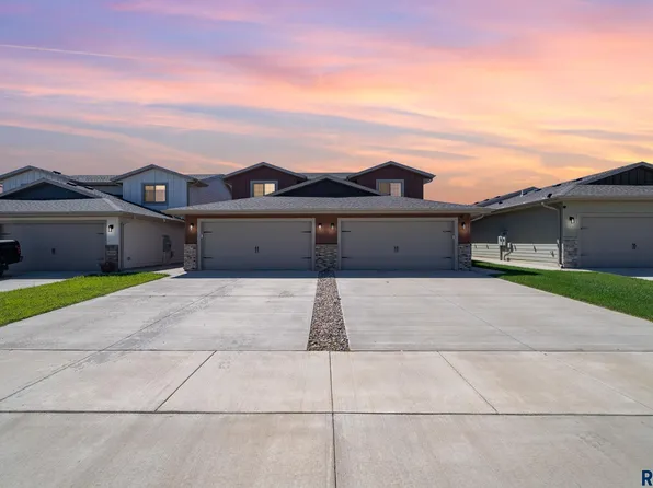9421 W Dolores Dr, Sioux Falls, SD 57106